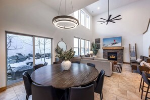 Living area - Jordanelle Retreats by Luxury Mountain (Kamas)