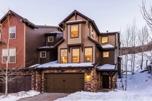 Casa de lujo, 4 habitaciones | Espacio para trabajar con un portátil y wifi gratis