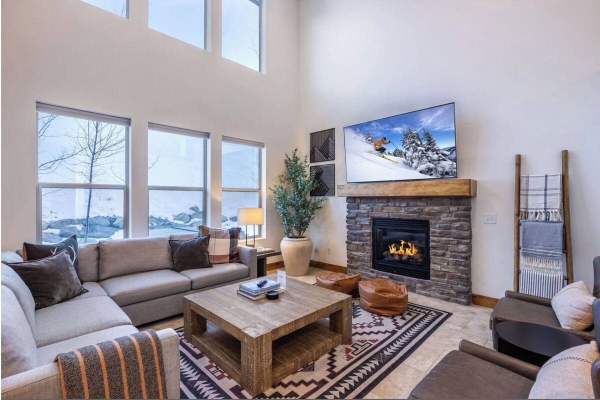 Luxury House, 4 Bedrooms | Living area