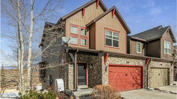 Luxury House, 4 Bedrooms | Exterior