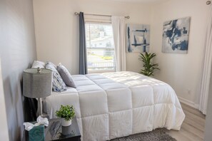 3 habitaciones, tabla de planchar con plancha, wifi y ropa de cama 