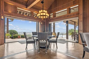 Dining - T Mountain Ranch in Bandera (Bandera)