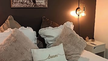 Iron/ironing board, internet, bed sheets