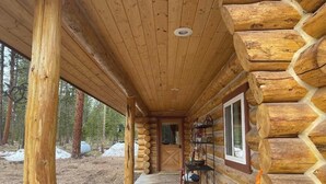 Terrace/patio - Tranquil 3 Bedrm house w AC in Seeley Lake, MT-Dogs Allowed-Fenced Yard-Firepit (Seeley Lake)