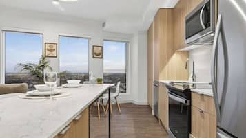 Fridge, microwave, oven, stovetop