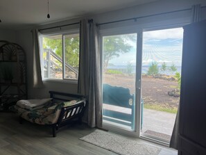 WiFi, bed sheets - Mele Kohola "Song Of The Whales" - Downstairs Unit (Keaau)