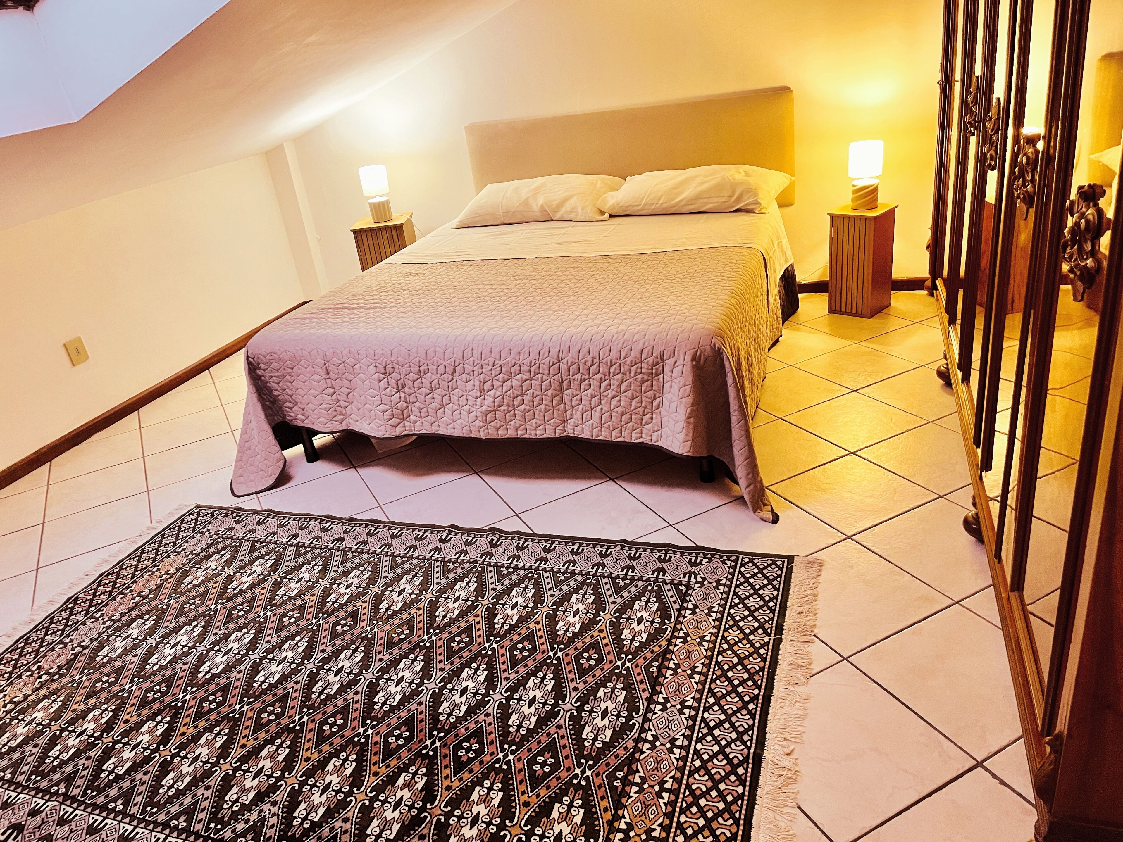 2 chambres, fer et planche à repasser, Wi-Fi, draps fournis