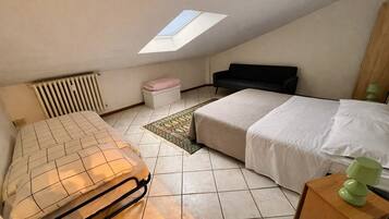 2 chambres, fer et planche à repasser, Wi-Fi, draps fournis
