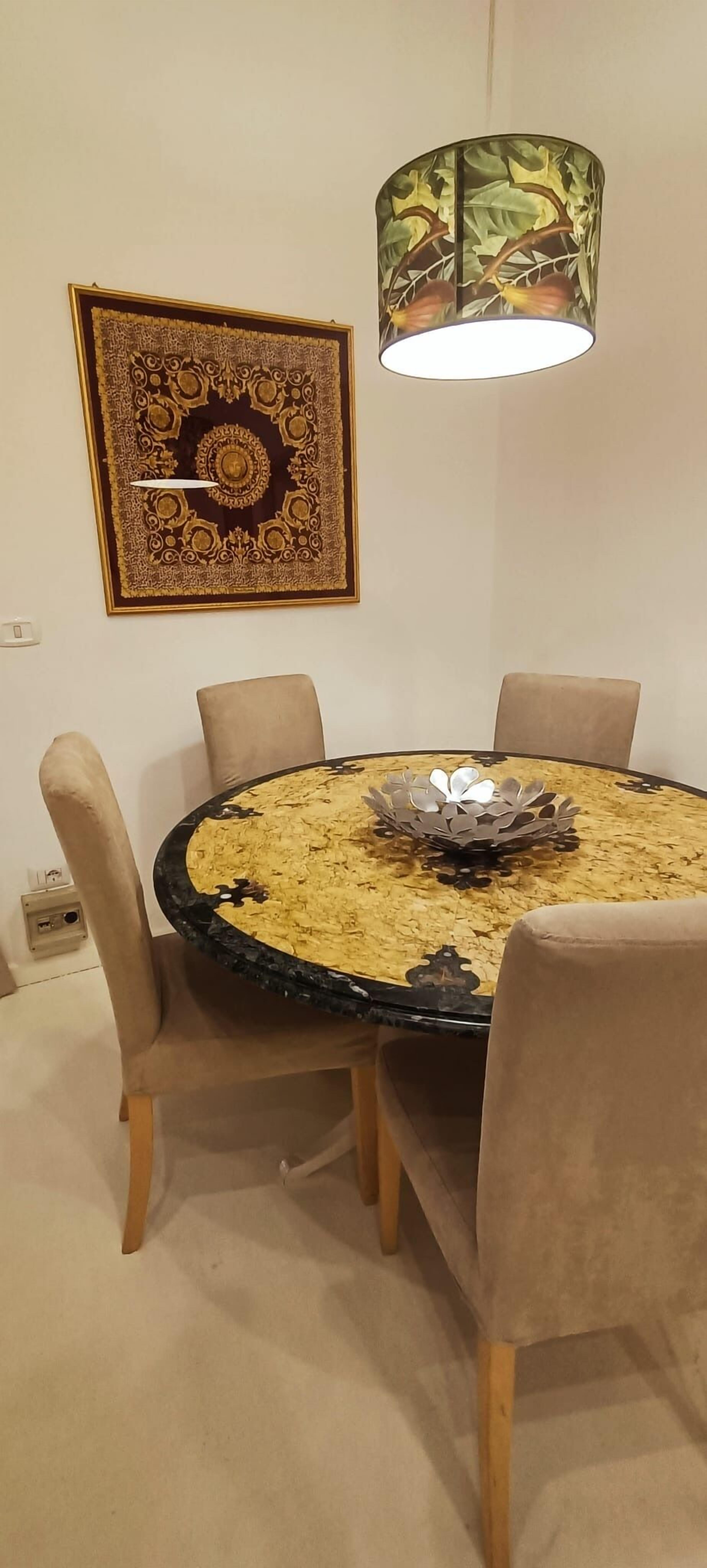 Deluxe-sviitti, parveke, kaupunkinäköala | Oleskelualue | Televisio