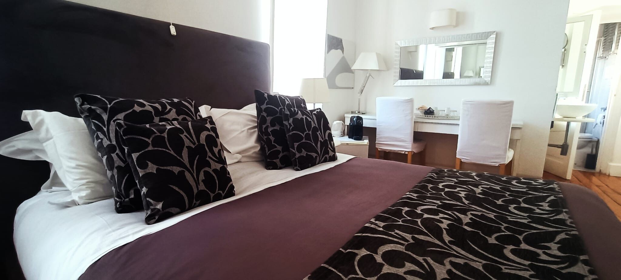 Double or Twin Room, Courtyard View | In-room safe, soundproofing, iron/ironing board, free WiFi