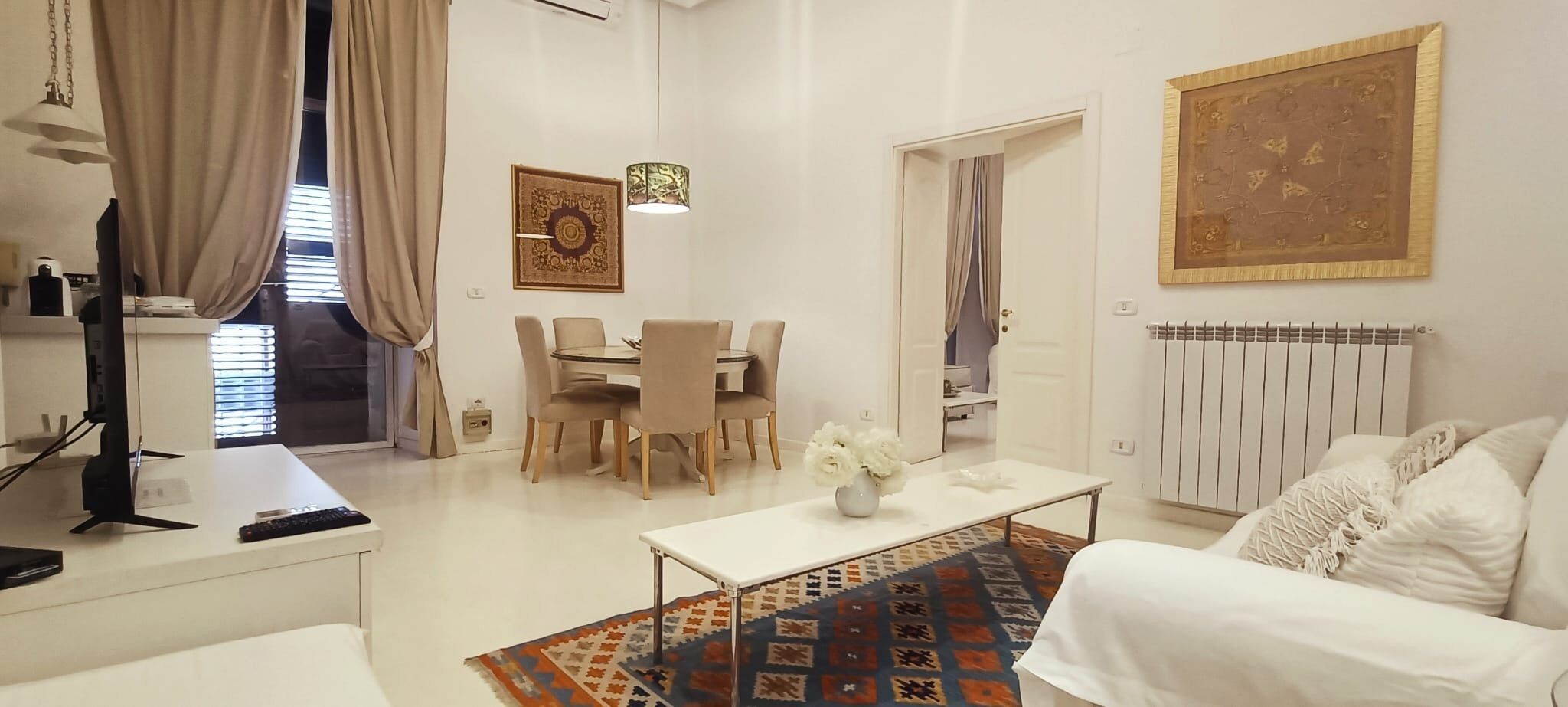 Deluxe Suite, Balcony, City View | Living area