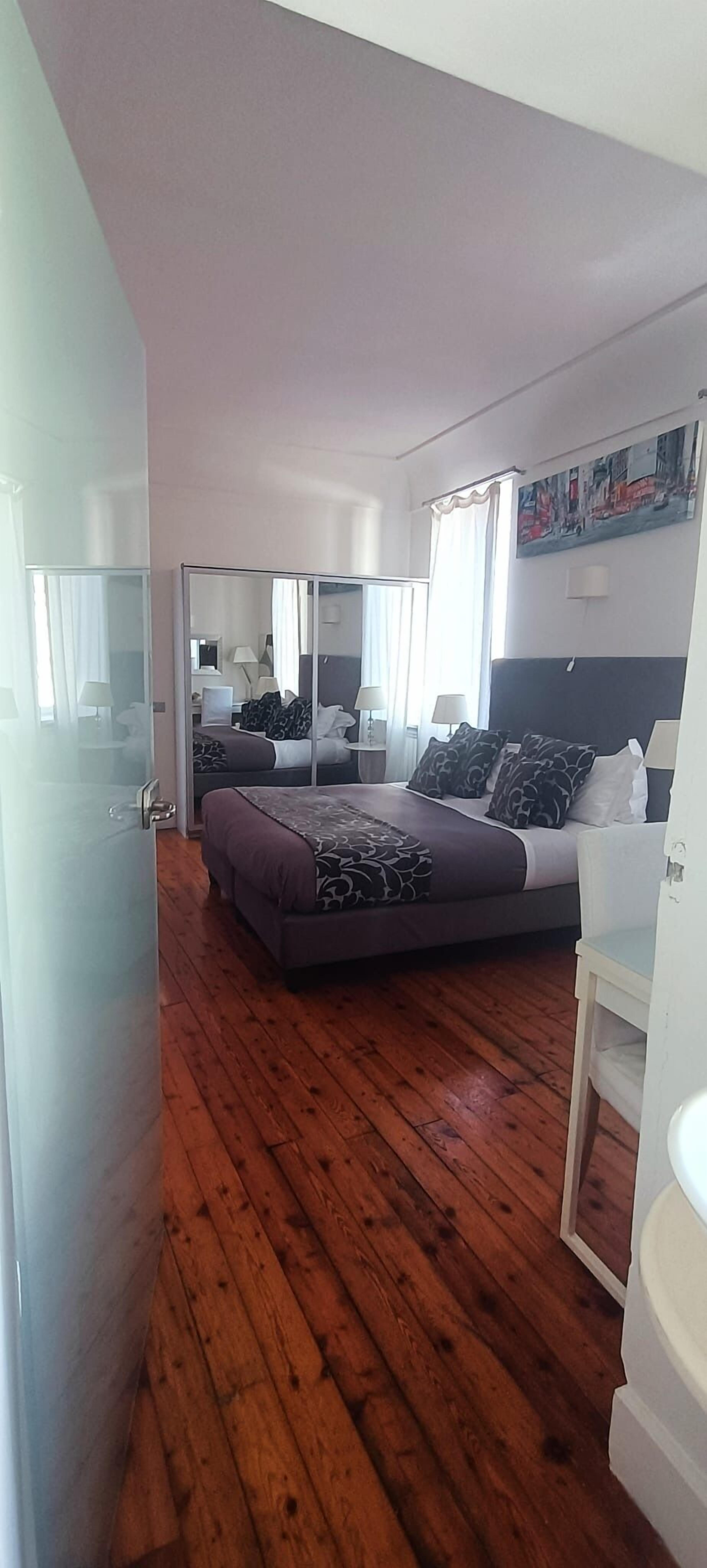 Double or Twin Room, Courtyard View | In-room safe, soundproofing, iron/ironing board, free WiFi