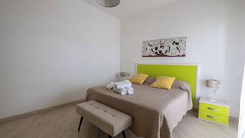 BĂŒgeleisen/BĂŒgelbrett, Internetzugang, BettwĂ€sche