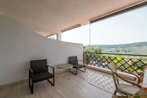 Property grounds - Spacious apartment in villa with swimming pool (Peschici)