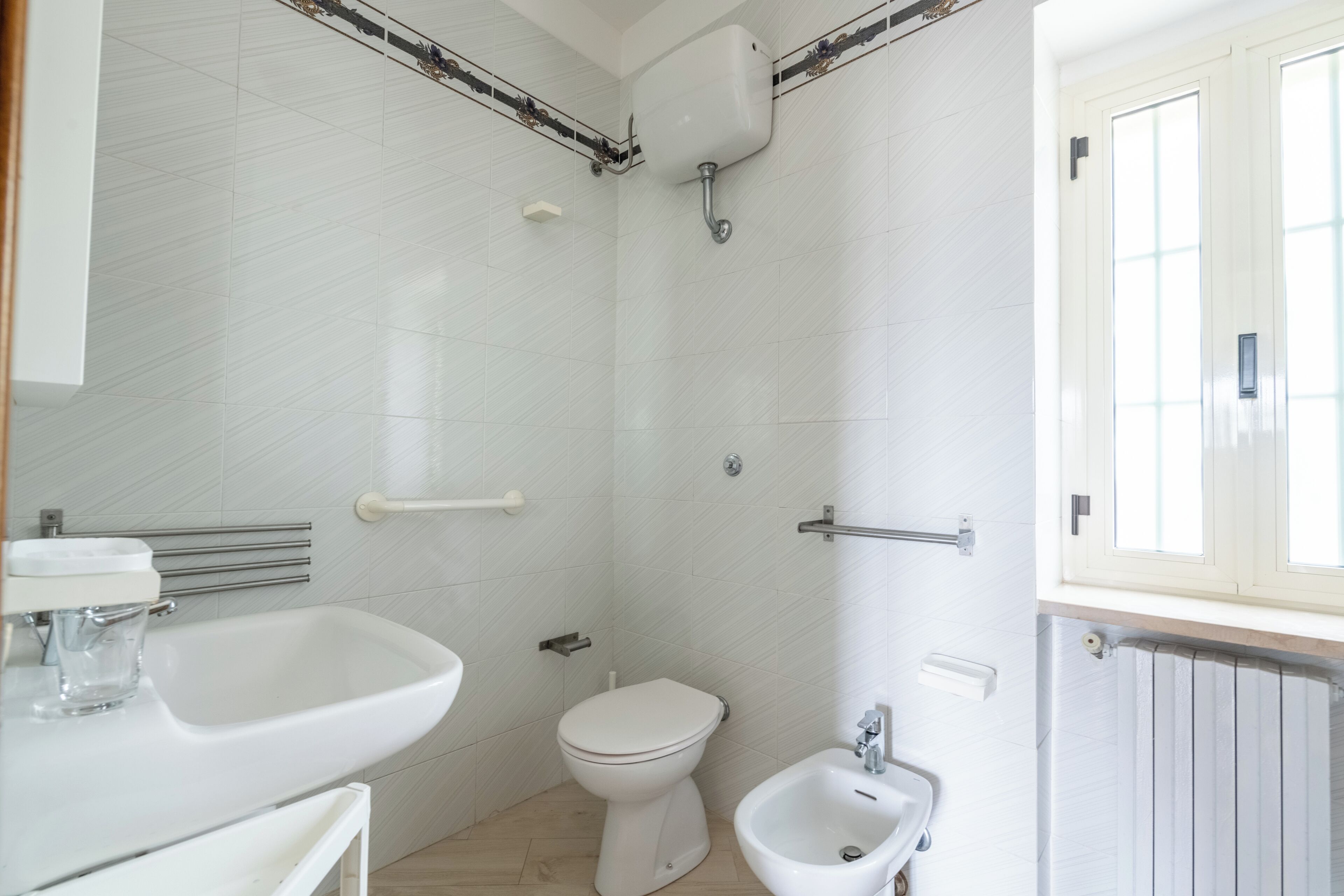 Dusche, Haartrockner, Bidet, Handtücher