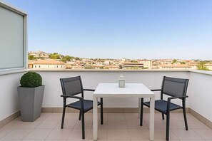 Outdoor dining - Lovely terrace near Trastevere Tiber view (Roma)