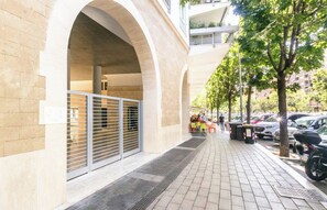 المنطقة المحيطة بالمنشأة