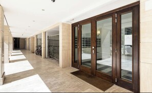 المنطقة المحيطة بالمنشأة