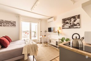 1 bedroom, iron/ironing board, WiFi, bed sheets - Lovely terrace near Trastevere Tiber view (Roma)
