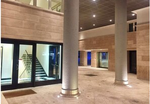 المنشأة من الداخل