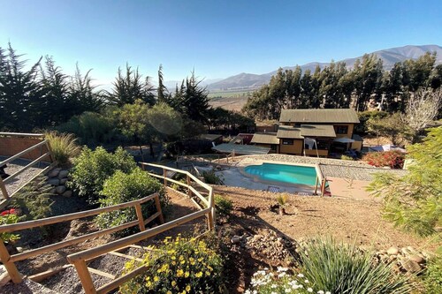 Charming Cabin + Studio Near Elqui Valley - BBQ & Pool
