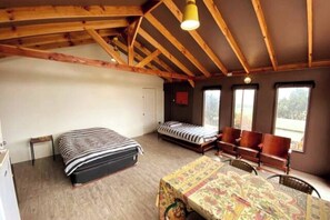 3 chambres, fer et planche à repasser, Wi-Fi, draps fournis