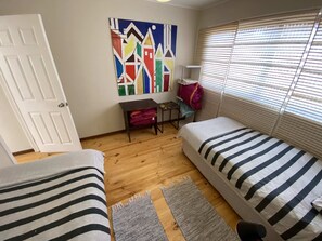 3 chambres, fer et planche à repasser, Wi-Fi, draps fournis