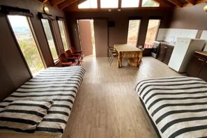 3 bedrooms, iron/ironing board, WiFi, bed sheets - Scenic Mountain-View Cabin w/ Pool & BBQ Terrace (La Serena)