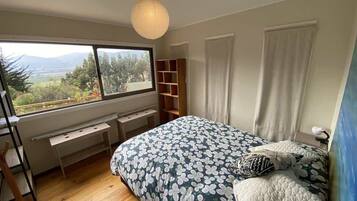 3 chambres, fer et planche à repasser, Wi-Fi, draps fournis