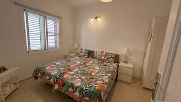 Standard Twin Room, Pets Not Allowed, Courtyard View | Blackout drapes, iron/ironing board, free WiFi
