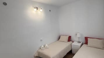 Standard Twin Room, Pets Not Allowed, Courtyard View | Blackout drapes, iron/ironing board, free WiFi