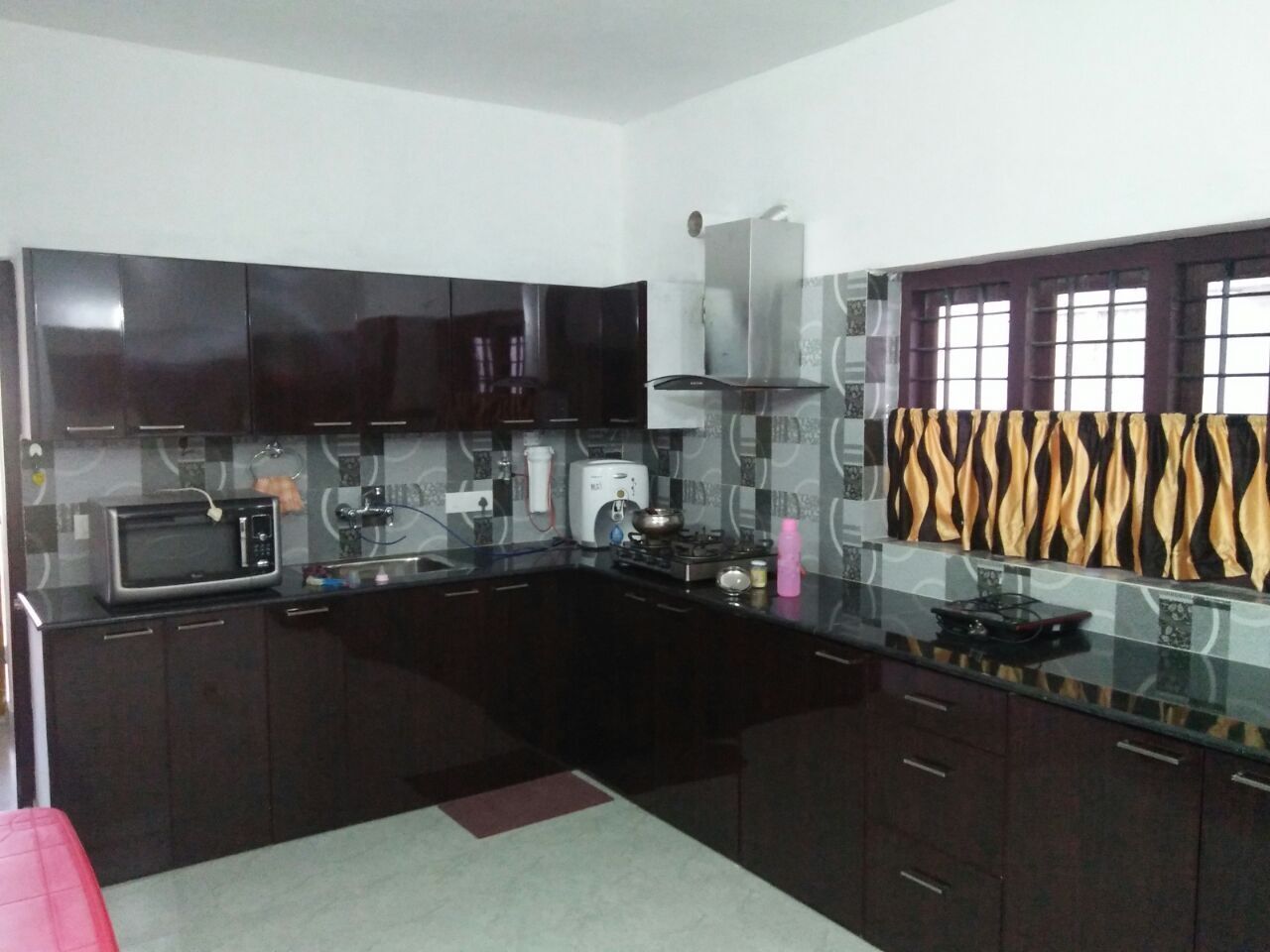 Micro-ondes, four, plaque de cuisson, lave-vaisselle