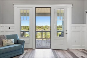 Smart TV - Oak Haven Getaway - Relax, Unwind & Watch the ICW Drift By (Oak Island)