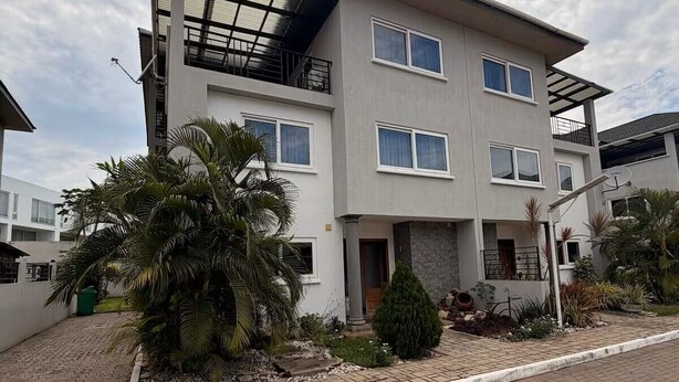 Front of property - 4BR Town House Cantonments. Pool. Garden (Accra)