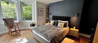 Superb family-friendly 2 bed Garden Flat with free parking close to city centre