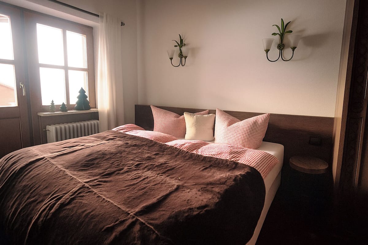 Appartamento, vista montagna | Copriletto in piuma, Wi-Fi gratuito, lenzuola