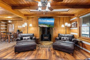 Smart TV - Game Room + Fire Pit Just Minutes from Dollywood (Sevierville)