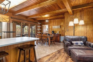 Interior - Game Room + Fire Pit Just Minutes from Dollywood (Sevierville)
