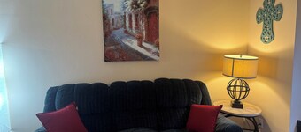Cozy 3-bedroom house.  Short drive to Kansas City Stadium.  Great for FIFA fans!