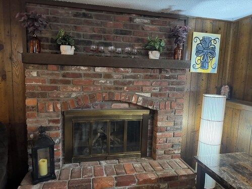 Cozy 3-bedroom house.  Short drive to Kansas City Stadium.  Great for FIFA fans!
