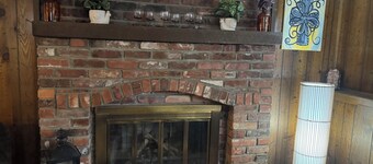 Cozy 3-bedroom house.  Short drive to Kansas City Stadium.  Great for FIFA fans!