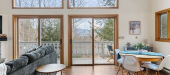 Bluebird Chalet - Spacious 3 bedroom plus loft.  Skiing, Storyland, North Conway