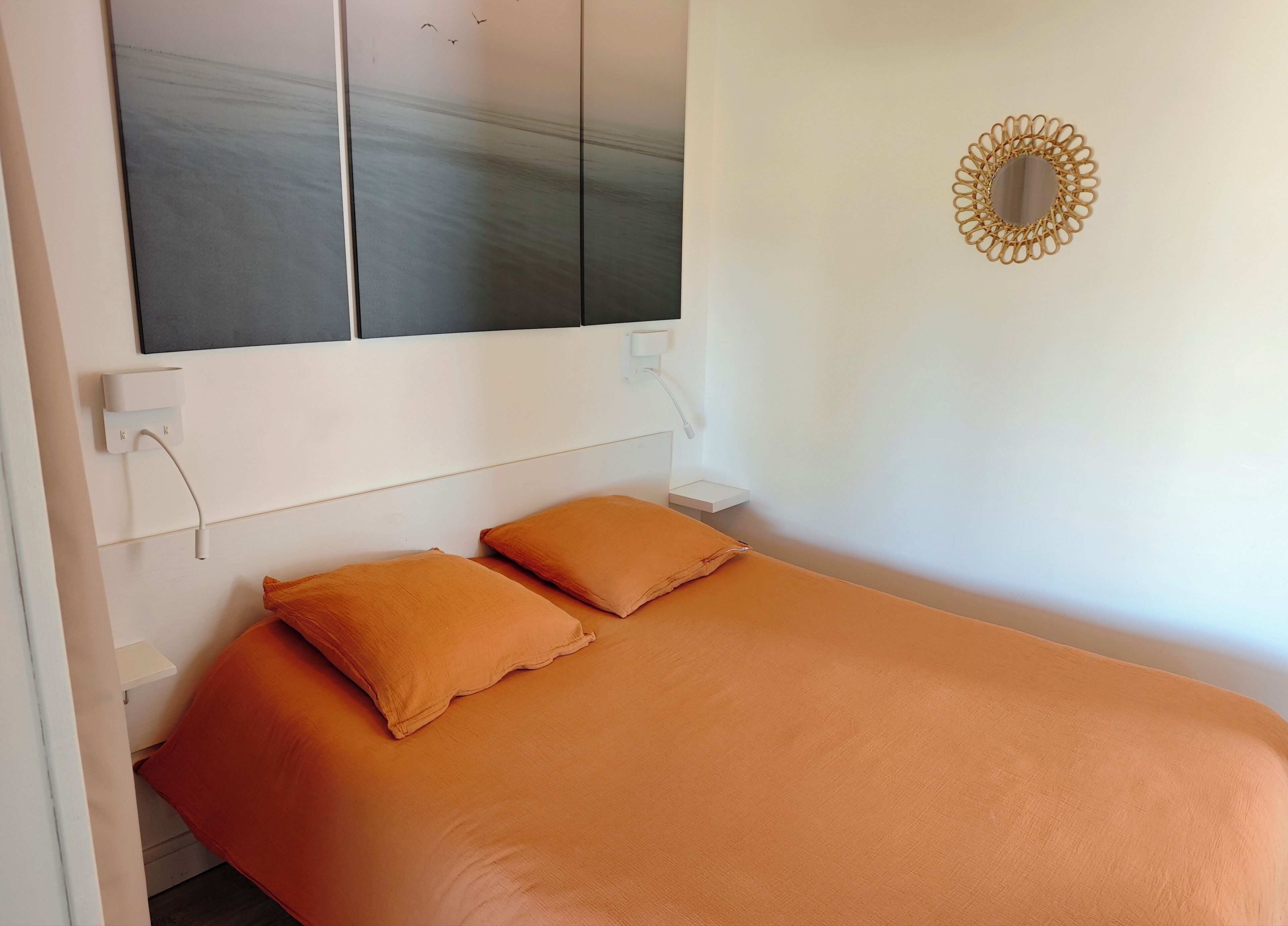 2 bedrooms, desk, iron/ironing board, travel crib