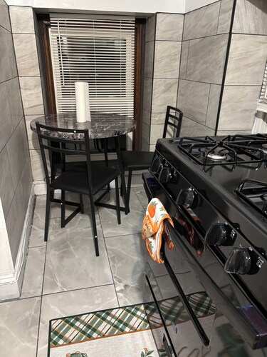 1Bedroom Einstein, Salus University