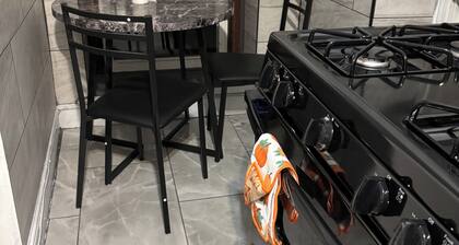 1Bedroom Einstein, Salus University