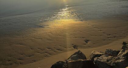 2-bedroom condo in tranquil North Wildwood with AC