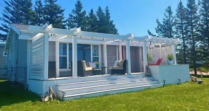 Bayview Sunset Cottage - Spectacular Water View and Sunsets near Cavendish Beach