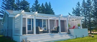Bayview Sunset Cottage - Spectacular Water View and Sunsets near Cavendish Beach