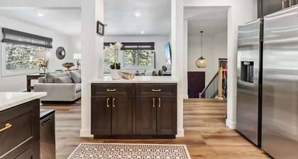 Maison Sneaux 3Br/3Ba/5 beds Cabin in the woods!
