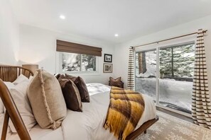 4 habitaciones, tabla de planchar con plancha, wifi y ropa de cama 